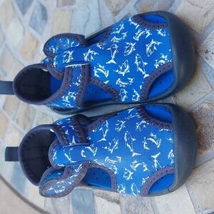 Osh kosh Shark Water shoes size 6